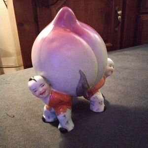 Vintage chinese peach figurine